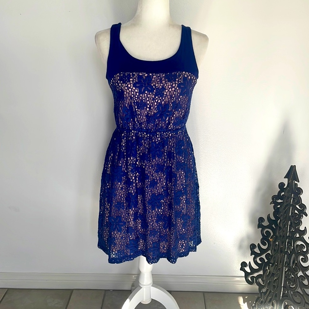 Very flattering very comfortable holiday dress